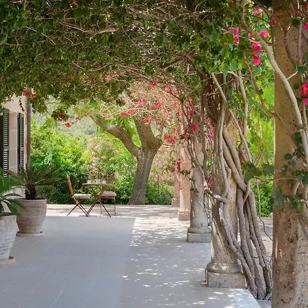 Deluxe Els Gorgs Villa